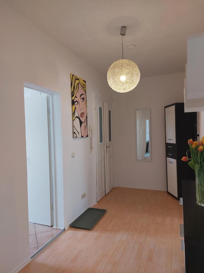 Schoene Zwei-zimmer-wohnung 